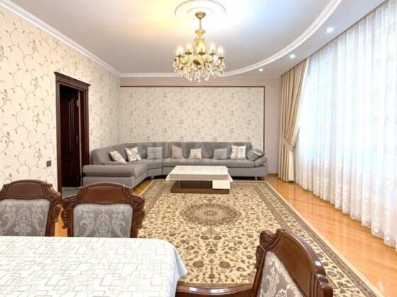 3 otaqlı Yeni tikili, İnşaatçılar m., Bakı