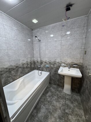 2 otaqlı Köhnə tikili, Bakıxanov q., Bakı