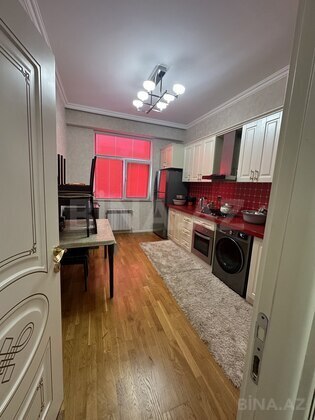 4 otaqlı Yeni tikili, Elmlər Akademiyası m., Bakı