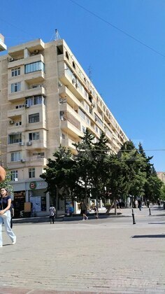 2 otaqlı Köhnə tikili, Qara Qarayev m., Bakı