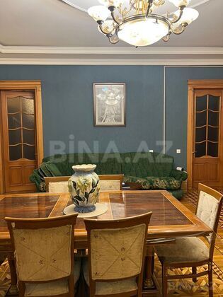 3 otaqlı Köhnə tikili, 28 May m., Bakı