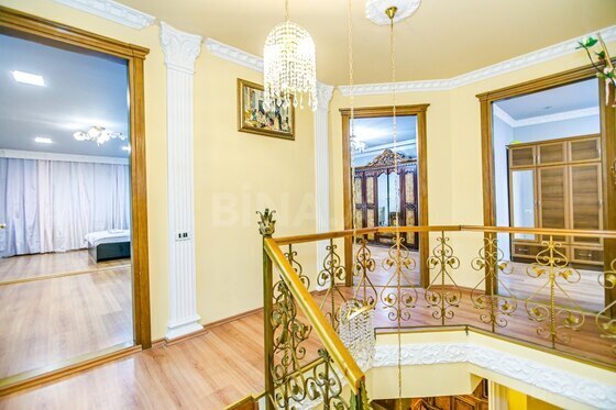 4 otaqlı Köhnə tikili, 28 May m., Bakı
