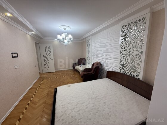 3 otaqlı Köhnə tikili, Qara Qarayev m., Bakı