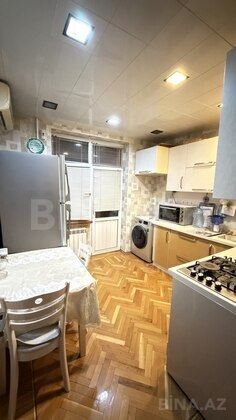 3 otaqlı Köhnə tikili, Memar Əcəmi m., Bakı