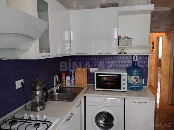 3 otaqlı Köhnə tikili, Bakıxanov q., Bakı