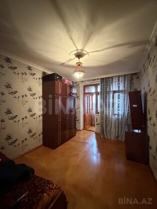 3 otaqlı Köhnə tikili, Bakıxanov q., Bakı