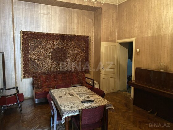 3 otaqlı Köhnə tikili, Nizami m., Bakı