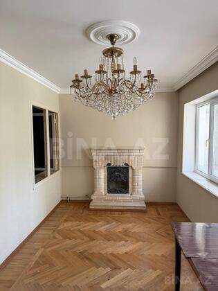 3 otaqlı Köhnə tikili, Xalqlar Dostluğu m., Bakı