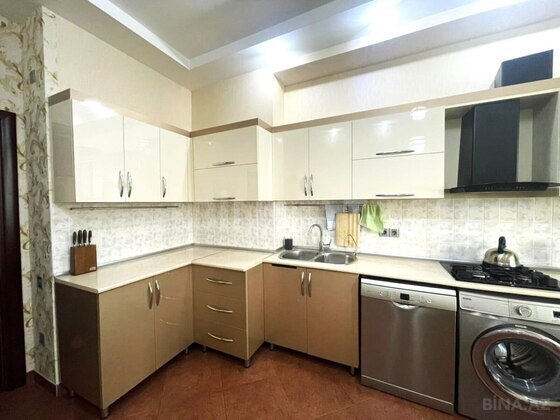 3 otaqlı Yeni tikili, Neftçilər m., Bakı