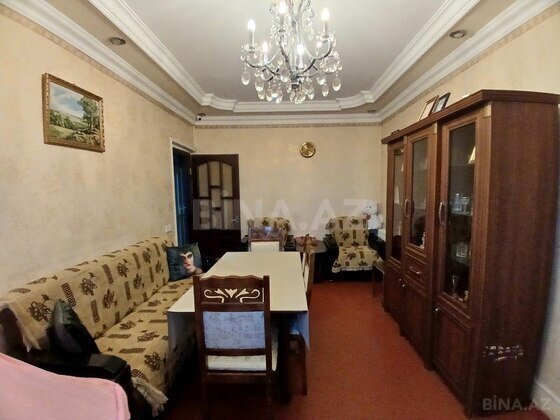 3 otaqlı Köhnə tikili, Xalqlar Dostluğu m., Bakı