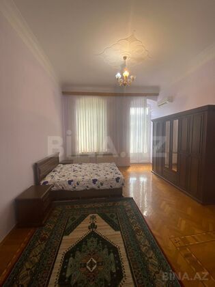 4 otaqlı Köhnə tikili, Nizami m., Bakı