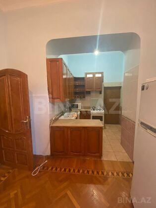 4 otaqlı Köhnə tikili, Nizami m., Bakı