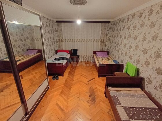 3 otaqlı Köhnə tikili, Elmlər Akademiyası m., Bakı