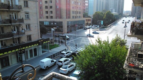 1 otaqlı Köhnə tikili, Şah İsmayıl Xətai m., Bakı