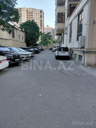 4 otaqlı Yeni tikili, Elmlər Akademiyası m., Bakı