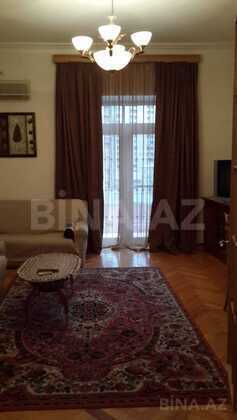 4 otaqlı Köhnə tikili, Nizami m., Bakı