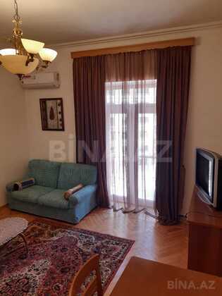 4 otaqlı Köhnə tikili, Nizami m., Bakı
