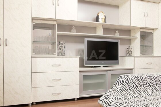3 otaqlı Köhnə tikili, Şah İsmayıl Xətai m., Bakı