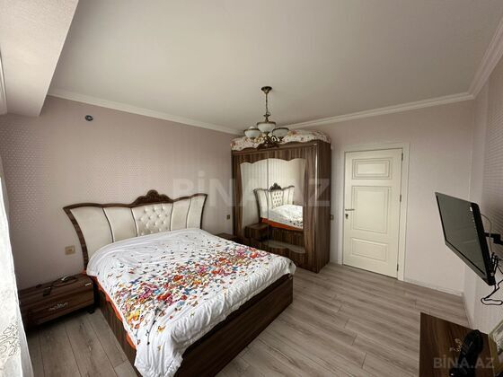 4 otaqlı Köhnə tikili, Neftçilər m., Bakı
