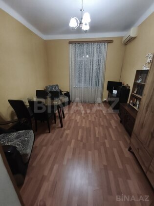 3 otaqlı Köhnə tikili, Neftçilər m., Bakı
