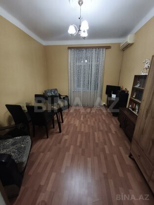 3 otaqlı Köhnə tikili, Neftçilər m., Bakı
