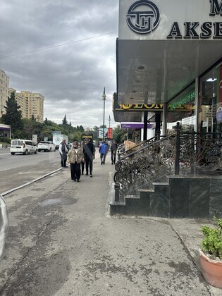 2 otaqlı Köhnə tikili, Memar Əcəmi m., Bakı