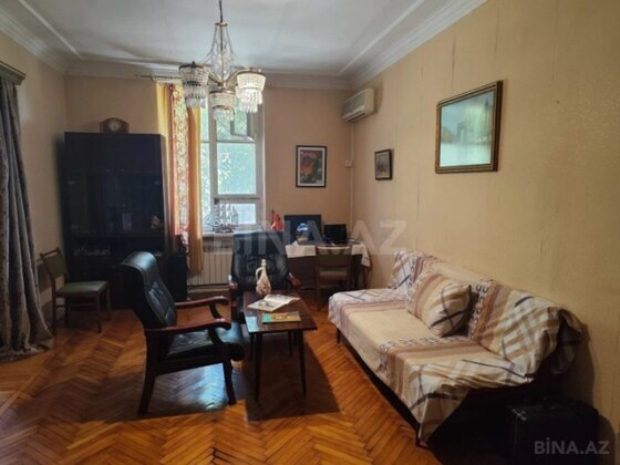 5 otaqlı Köhnə tikili, Elmlər Akademiyası m., Bakı