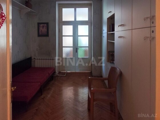 5 otaqlı Köhnə tikili, Elmlər Akademiyası m., Bakı