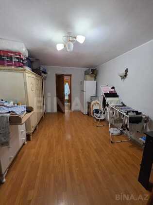 3 otaqlı Köhnə tikili, Elmlər Akademiyası m., Bakı
