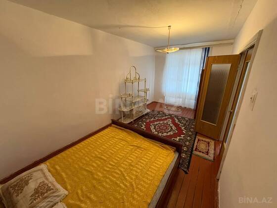 4 otaqlı Köhnə tikili, Xaçmaz r., Xaçmaz