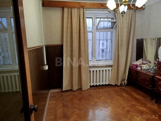 4 otaqlı Köhnə tikili, Əhmədli m., Bakı