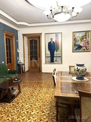 3 otaqlı Köhnə tikili, 28 May m., Bakı