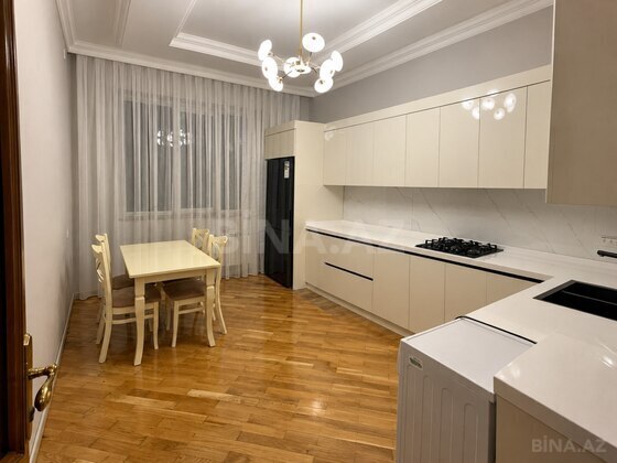2 otaqlı Yeni tikili, 8 Noyabr m., Bakı