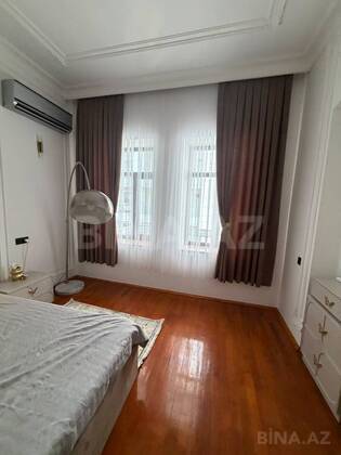 3 otaqlı Köhnə tikili, Bayıl q., Bakı