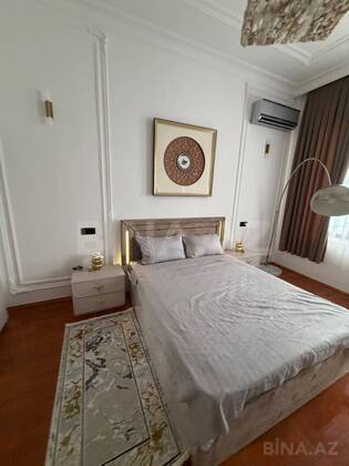 3 otaqlı Köhnə tikili, Bayıl q., Bakı