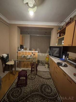 3 otaqlı Köhnə tikili, Həzi Aslanov m., Bakı