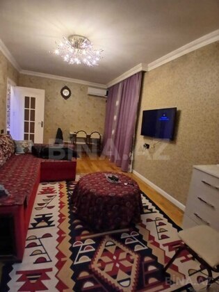 2 otaqlı Köhnə tikili, Elmlər Akademiyası m., Bakı