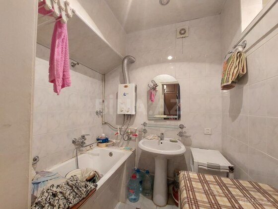 2 otaqlı Köhnə tikili, Elmlər Akademiyası m., Bakı