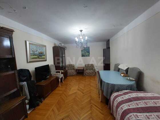3 otaqlı Köhnə tikili, Memar Əcəmi m., Bakı