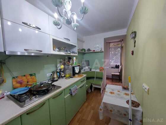 3 otaqlı Köhnə tikili, Memar Əcəmi m., Bakı
