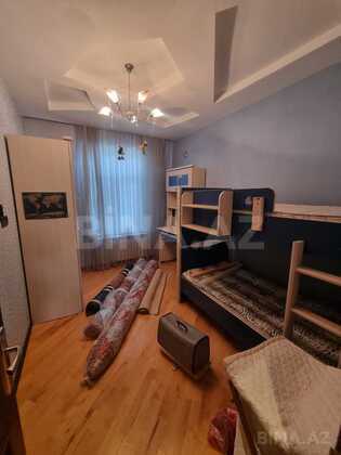 3 otaqlı Köhnə tikili, Şah İsmayıl Xətai m., Bakı