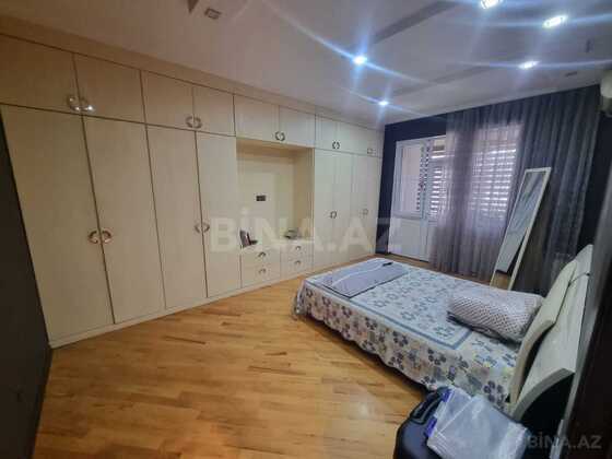 3 otaqlı Köhnə tikili, Şah İsmayıl Xətai m., Bakı