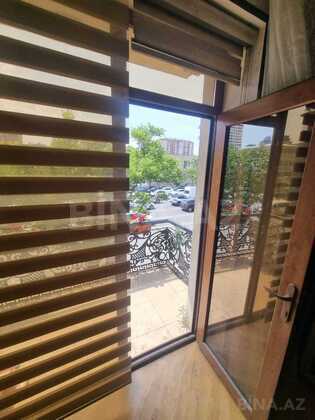 3 otaqlı Köhnə tikili, Şah İsmayıl Xətai m., Bakı