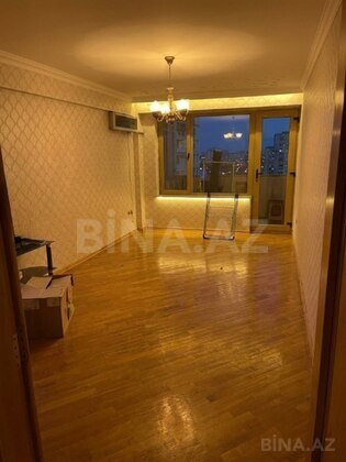 4 otaqlı Köhnə tikili, Elmlər Akademiyası m., Bakı