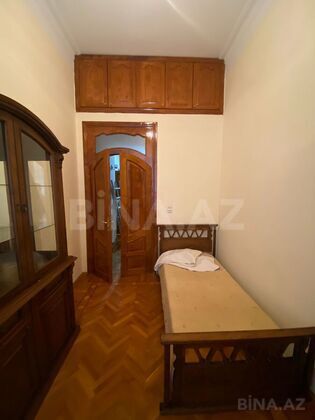 4 otaqlı Köhnə tikili, Nizami m., Bakı