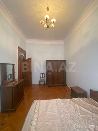 4 otaqlı Köhnə tikili, Nizami m., Bakı
