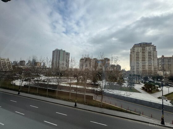 3 otaqlı Köhnə tikili, Sahil m., Bakı