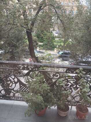 3 otaqlı Köhnə tikili, Şah İsmayıl Xətai m., Bakı