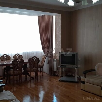 2 otaqlı Köhnə tikili, Bakıxanov q., Bakı