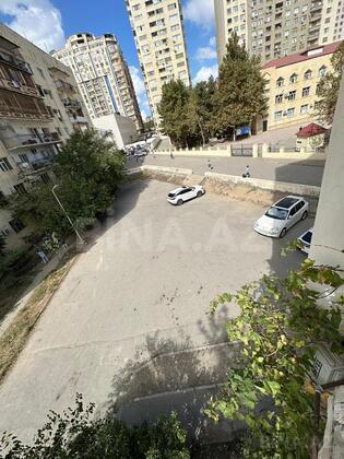 3 otaqlı Köhnə tikili, Şah İsmayıl Xətai m., Bakı